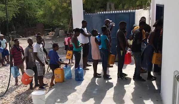 Line of people to get clean water Line of people to get clean water